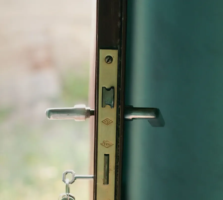 Door edge with a lock faceplate, lever handles and key – checking the multipoint mechanism before you change a uPVC door lock in Birmingham, Locksmith Birmingham guide